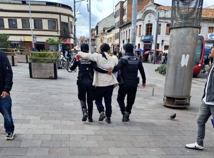 Hombre detenido por agredir a su esposa en el sector 9 de Octubre, en Cuenca